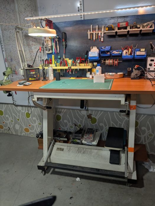 Mesa de trabalho de altura e pitch variável