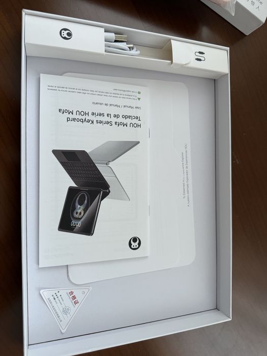 Чохол з клавіатурою для iPad