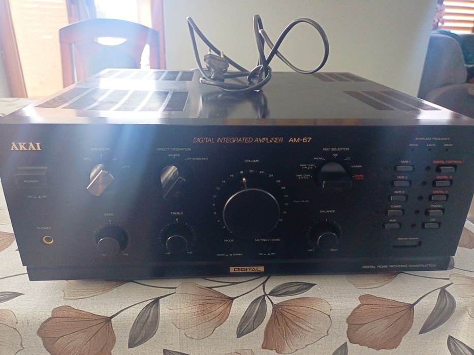 Wzmacniacz Akai am-67