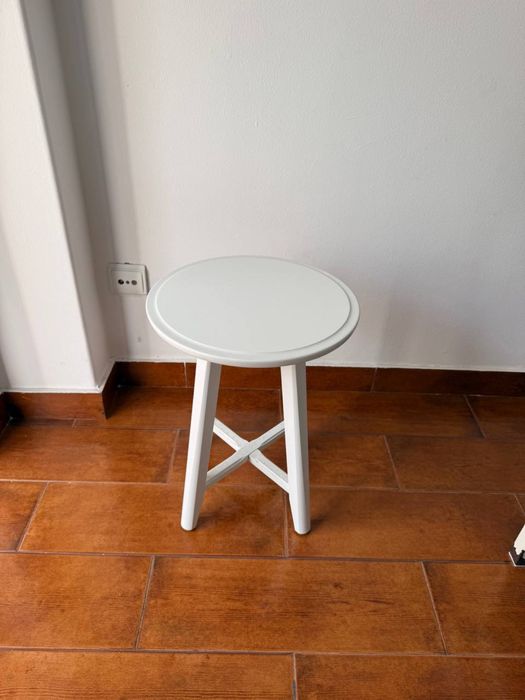 Mesa de centro em madeira branca