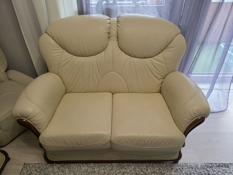 Sprzedam dwie  sofy skórzane 3 i 2 osobową firmy NIERI w stanie bdb