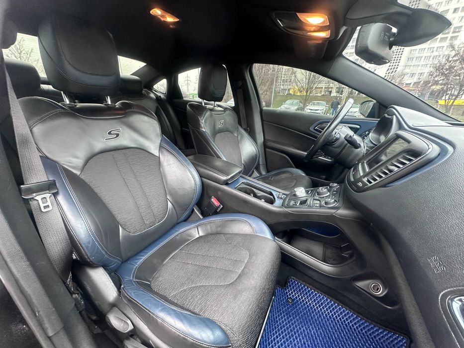 Chrysler 200S 3.6 2015 газ/бенз