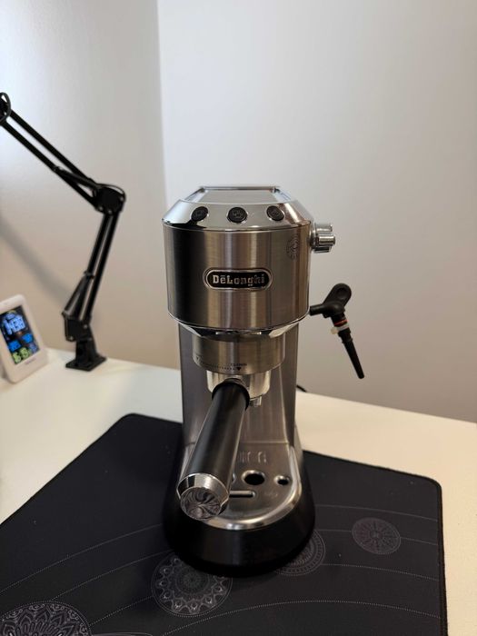 Кавоварка рожкова DELONGHI Dedica EC685.M