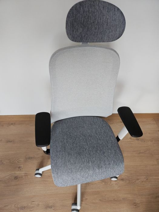 Stylowy fotel ergonomiczny Souly- jak nowy