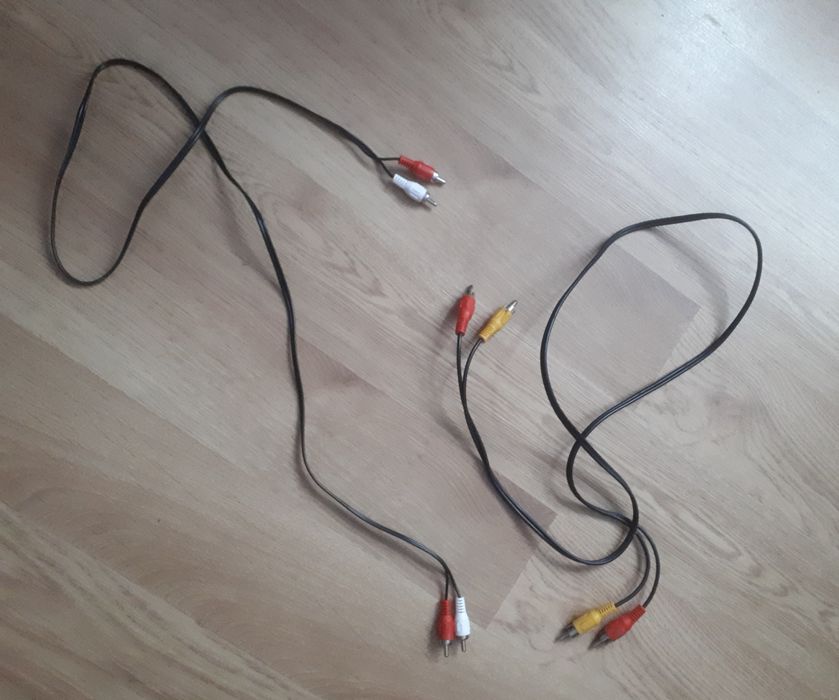 кабель живлення та монітора для компютера