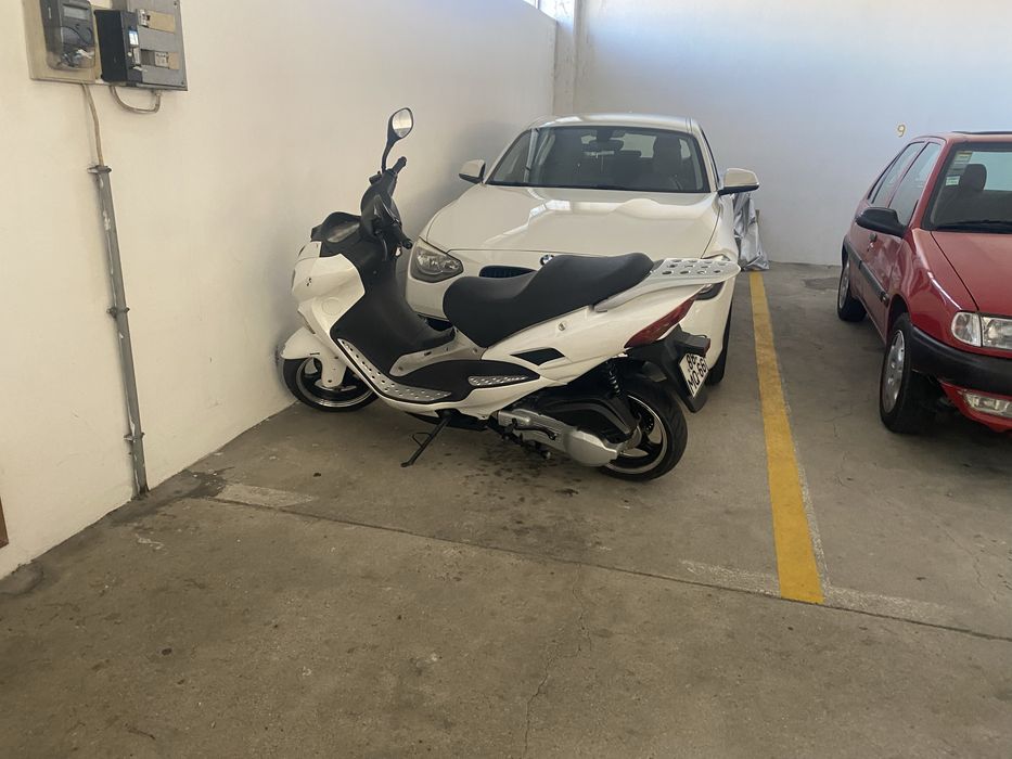 Vendo mota 125 praticamente nova
