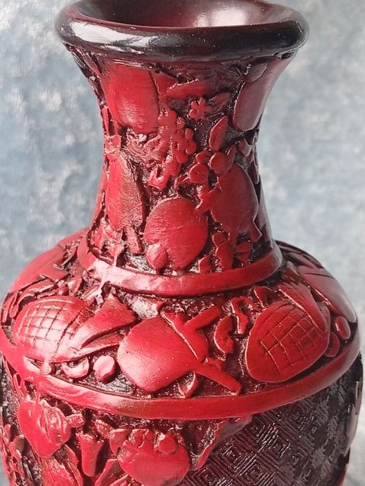 Старинная ваза ,резьба по лаку Киноварь