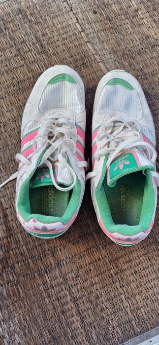 Tenis marca adidas