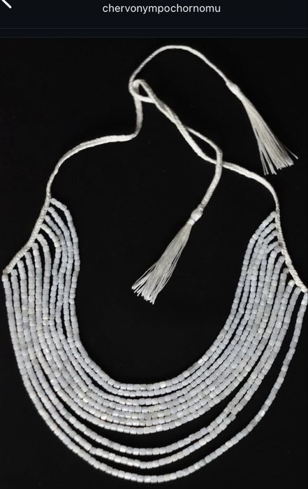 Намисто з перламутрами у давній техніці