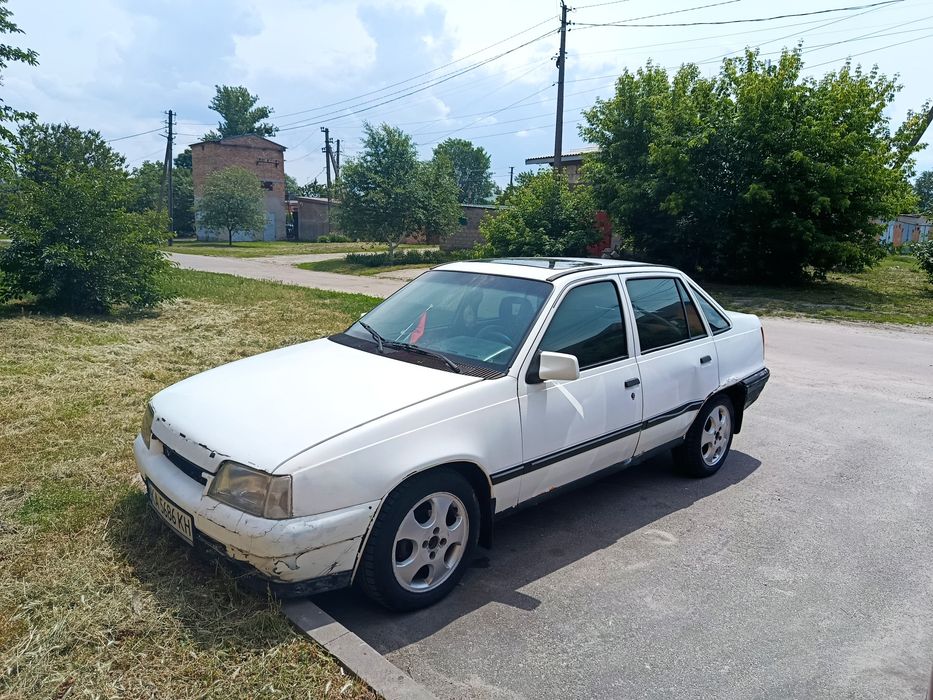 Продам автомобиль 1991 года, двигатель 1.4