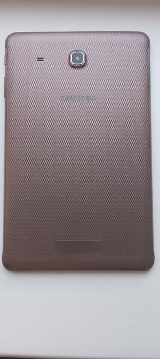 Планшет Samsung SM-T561