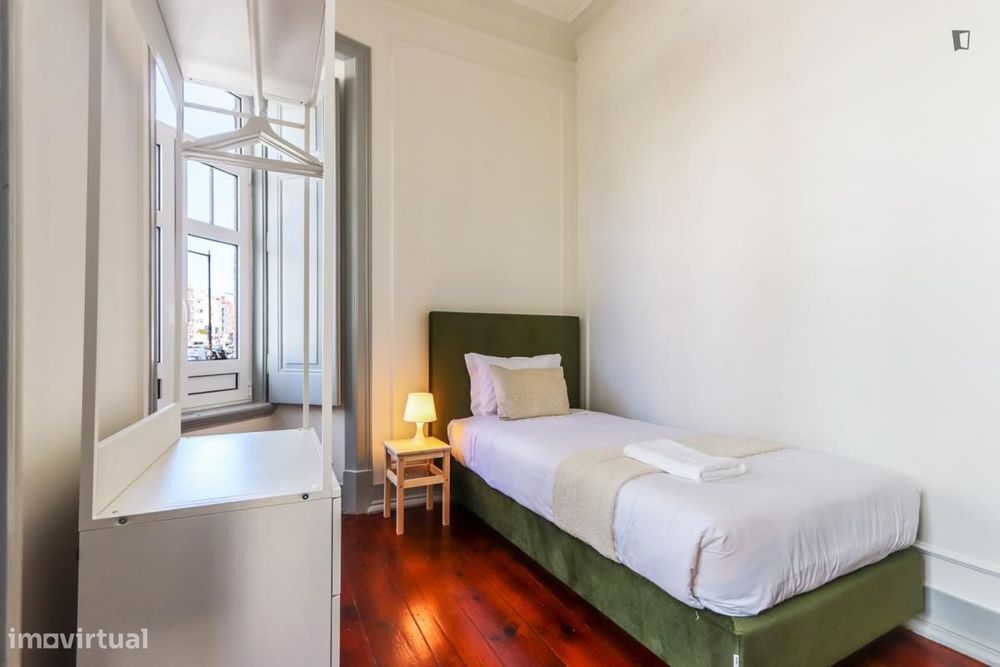 Quarto - localizado em Campo de Ourique Lisbon