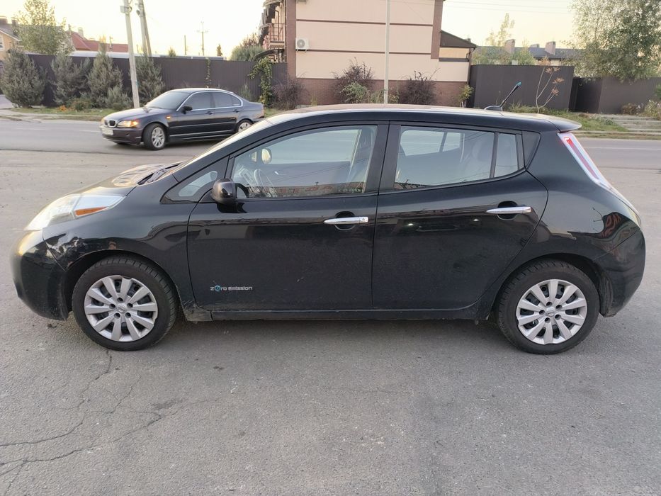 Продам NISSAN LEAF чорний салон 100км вебасто eberspaecher низька ціна