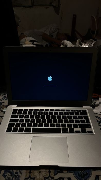 MacBook Air 13” 2015 – Bom estado