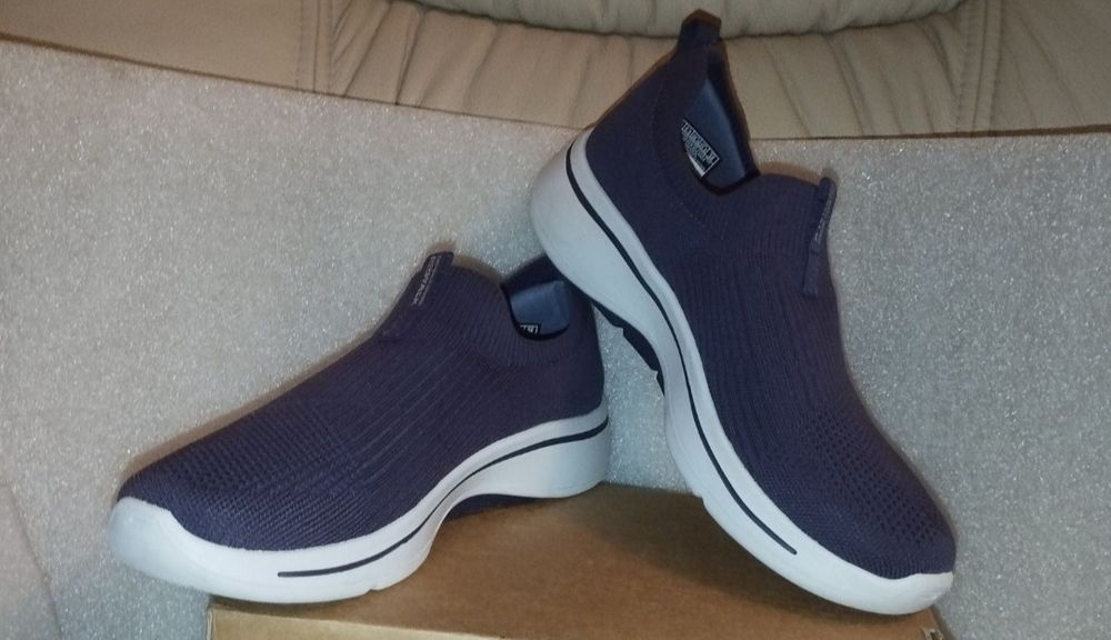 Skechers Nike кросівки сліпони жіночі оригінальні р.38,5