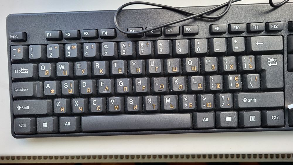 Клавіатура до комп'ютера у чудовому стані