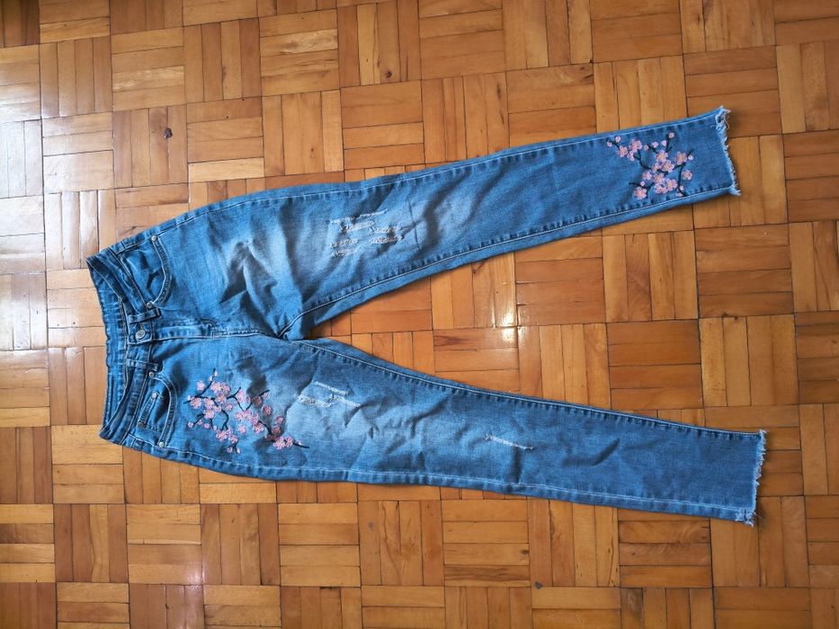 Spodnie jeansowe S kwiaty