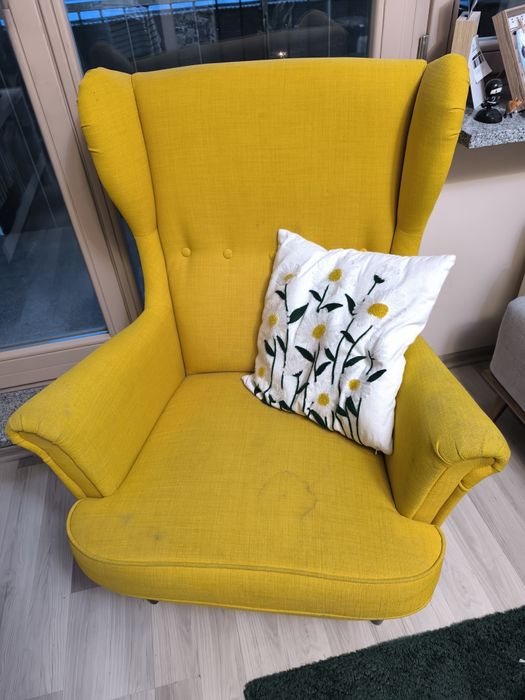 Fotel uszak IKEA STRANDMON Skiftebo żółty
