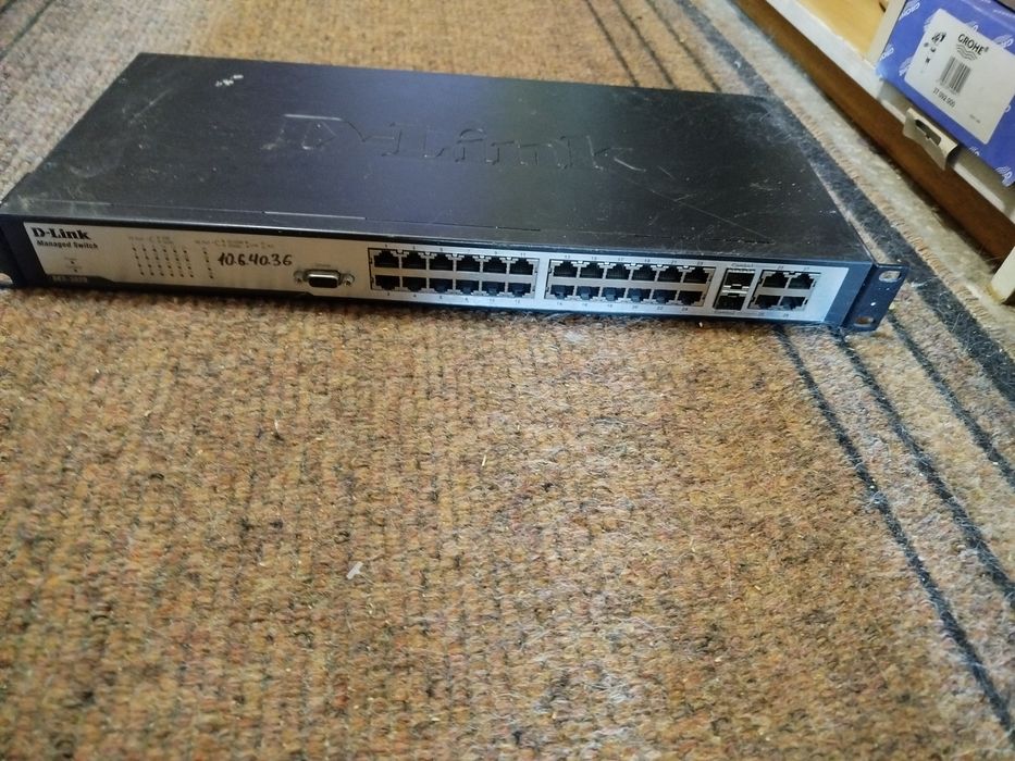 комутатор D-Link DES-3028