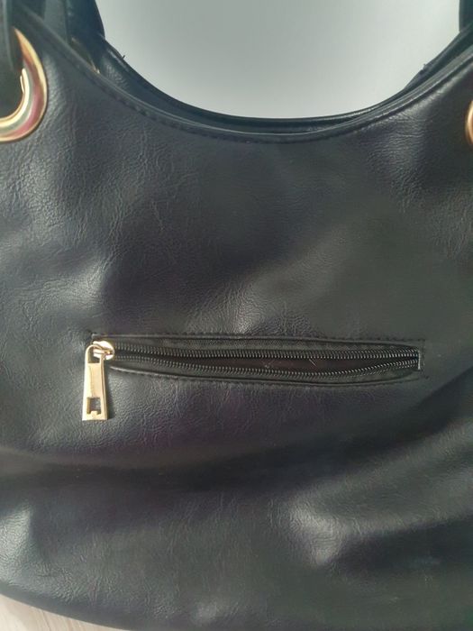 Torebka czarna z ćwiekami na ramię