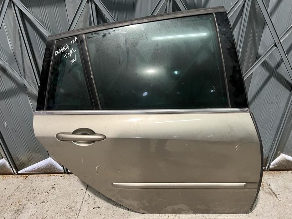 Porta traseira direita Renault laguna 3 ano 2012