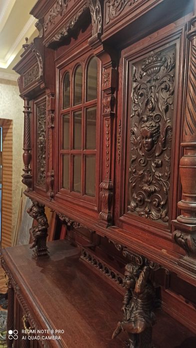 Старинный буфет.