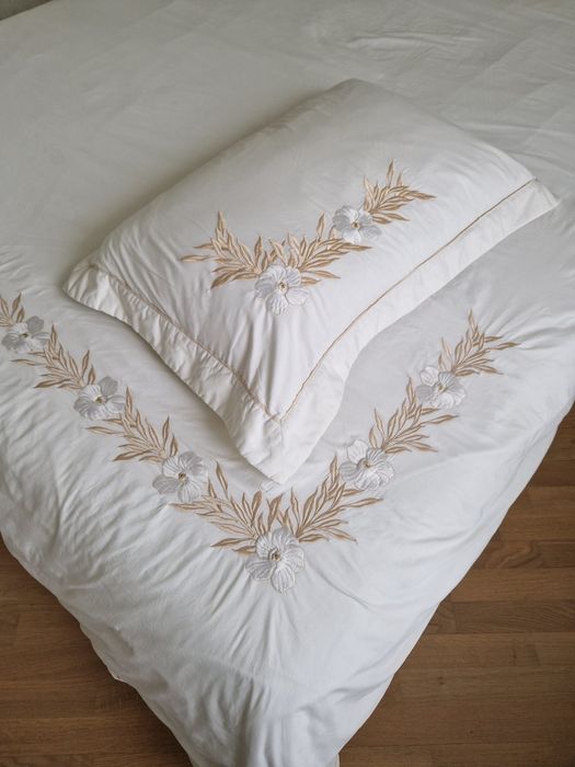 Покрывало с наволочками и наматрасником