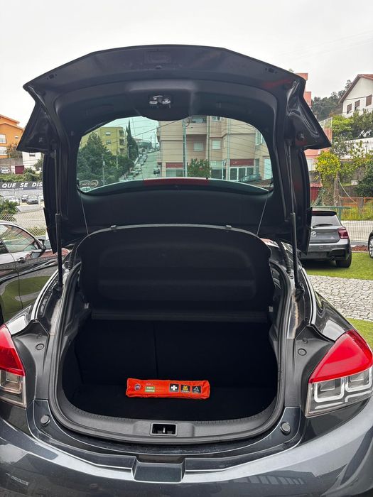 Renault Mégane 3 coupé Bose Edition 1.5 dci 110cv gasóleo (2014)