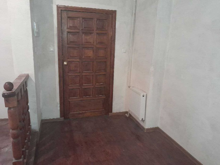 Продам дом в Житомире  ( 270 м² | 10 соток | Сад , огород | 2 гаража )