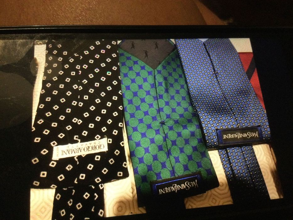 Gravatas Burberrys, Yves Saint Laurent, Valentino, Armani  e outras
