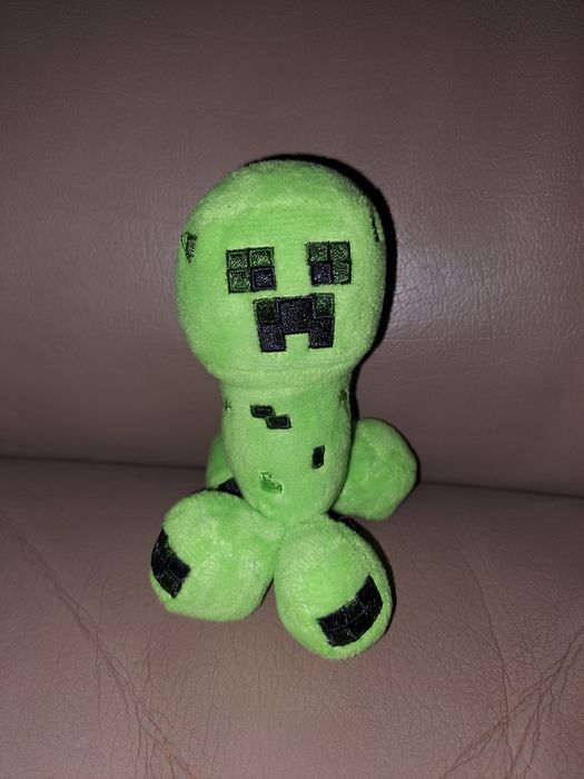 Mały pluszak, przytulanka dla dzieci.