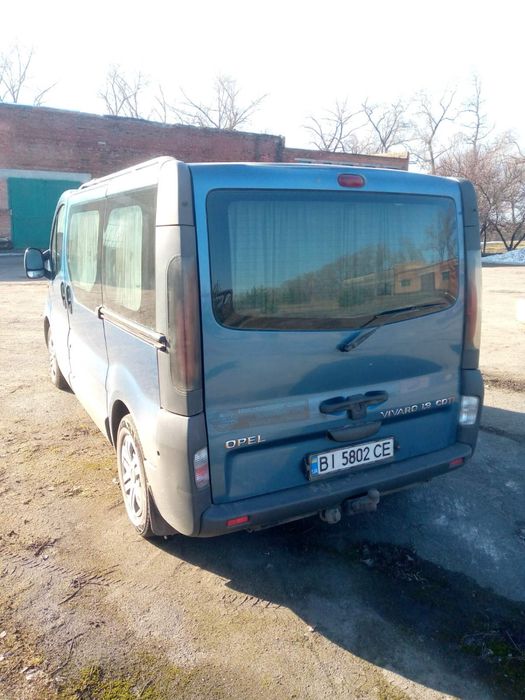 Opel Vivaro 1,9 кількість місць 9