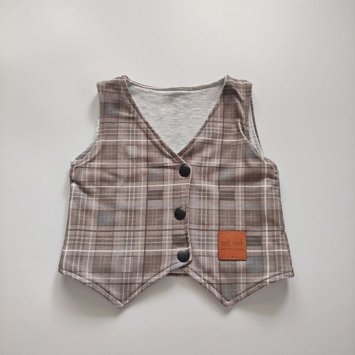 Elegancka KAMIZELKA garniturowa, brązowa krata chrzest ślub roczek 92