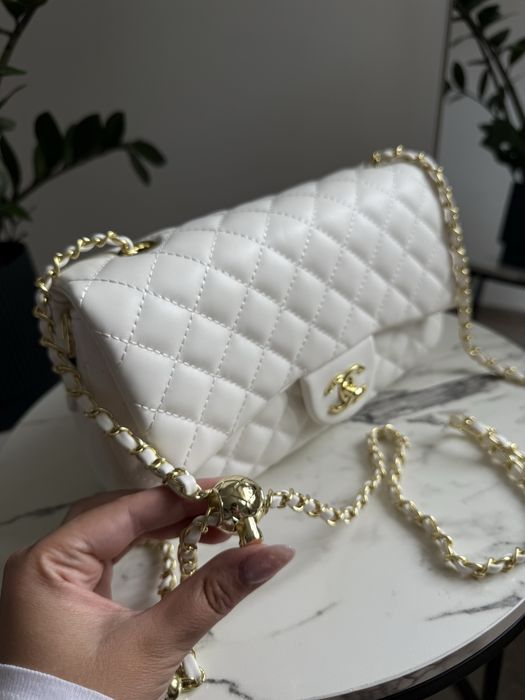 Популярна сумка в стилі шанель chanel стьобана трендова сумочка в золотій фурнітурі