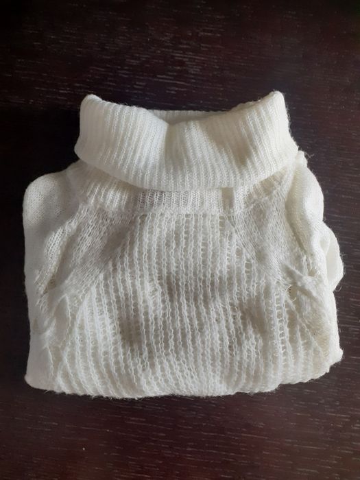 Ażurkowy ecru sweterek damski golf Quoisque