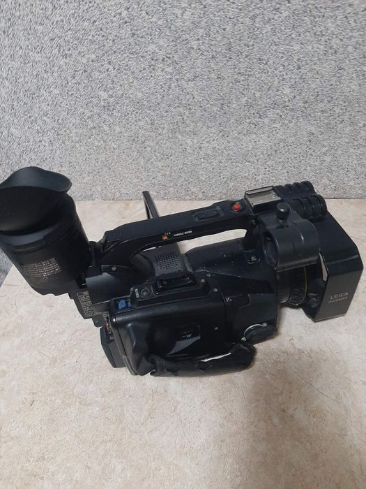 Видеокамера Panasonic DVX100B под ремонт или на запчасти.