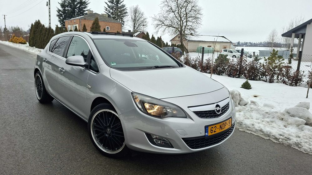 Opel Astra 1.4T 140KM Alufelgi,Hak,Nawigacja ,Szyber Dach , OPŁACONY!!