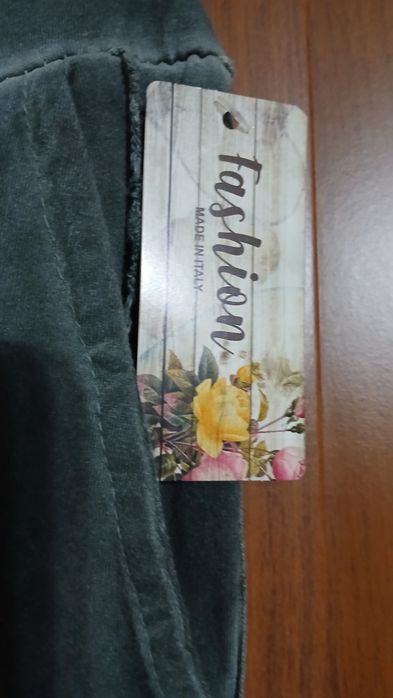 Dekatyzowane spodnie khaki z lampasami nowe