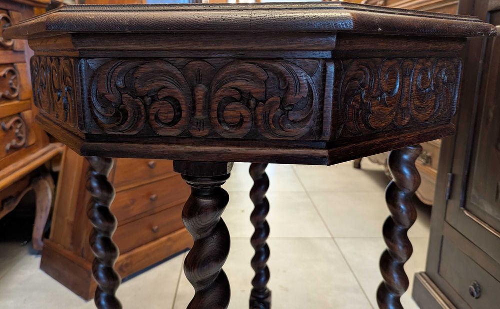 Bardzo ładny dębowy mały stół,stolik