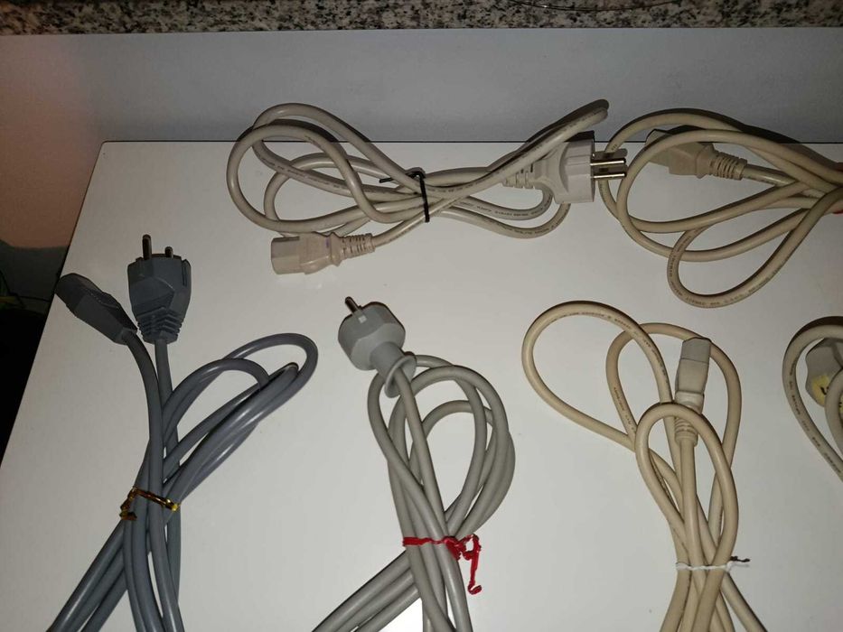 Cabo Alimentação PC | Schuko Macho 3P | IEC320-C13 3P Fêmea (Vários)