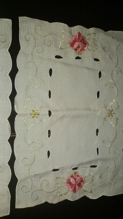 Entrego em mãos, 2 Náproes de quarto como novos.43 cm por 27 cm de altura