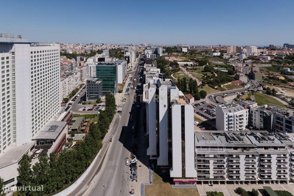 Penthouse com Vista Panorâmica sobre Lisboa e Monsanto | Campolide