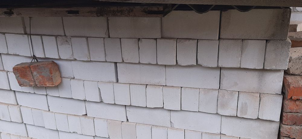 Кирпич сілікатний новий.