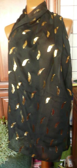 szal czarny złote srebrne prasowane piórka NOWE