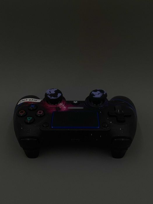 Pad do PS4/PC/smartfona - kosmiczny design