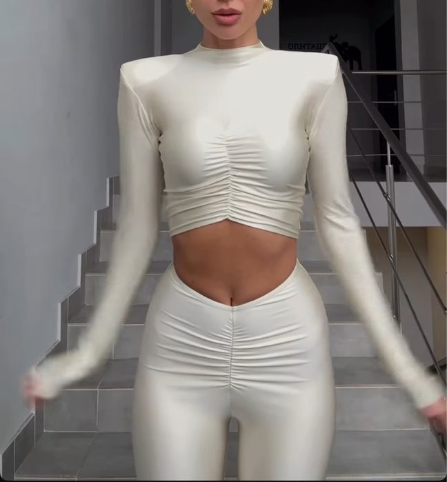 Костюм з підплічниками