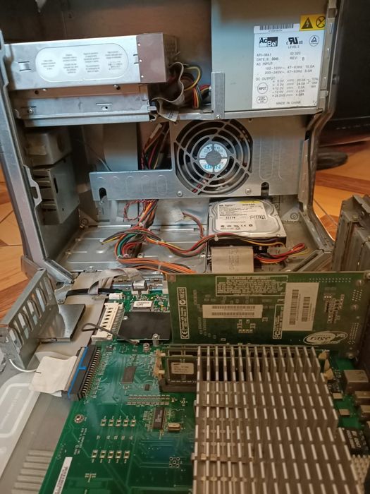 Retro komputer Apple PowerMac G4.
