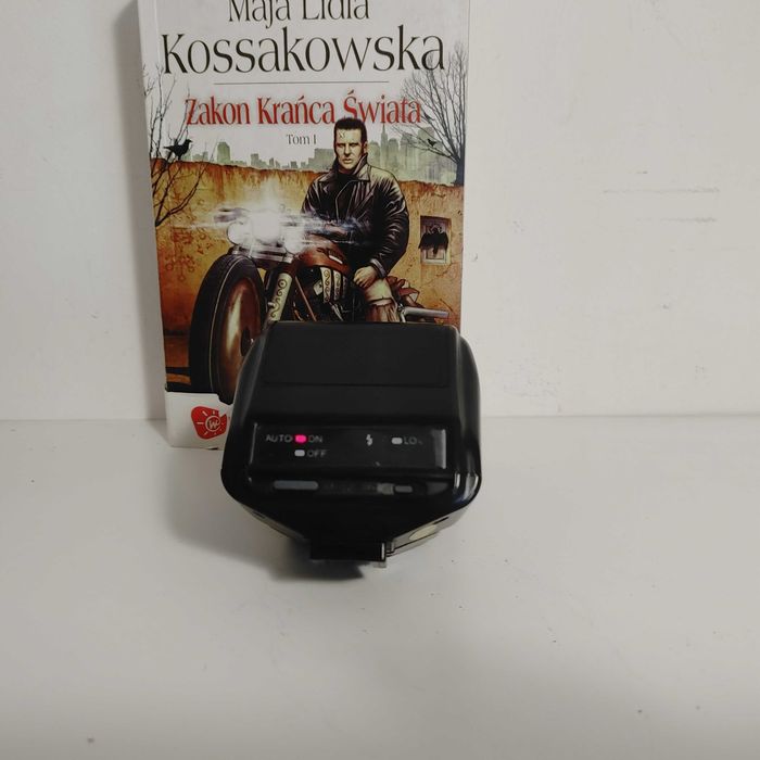 Minolta Program 3200i – klasyczna lampa błyskowa do aparatów Minolta AF