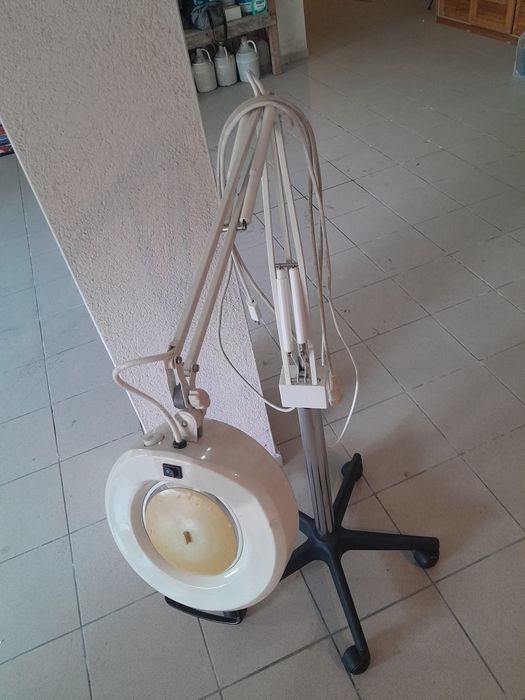 Lâmpada lupa de pé