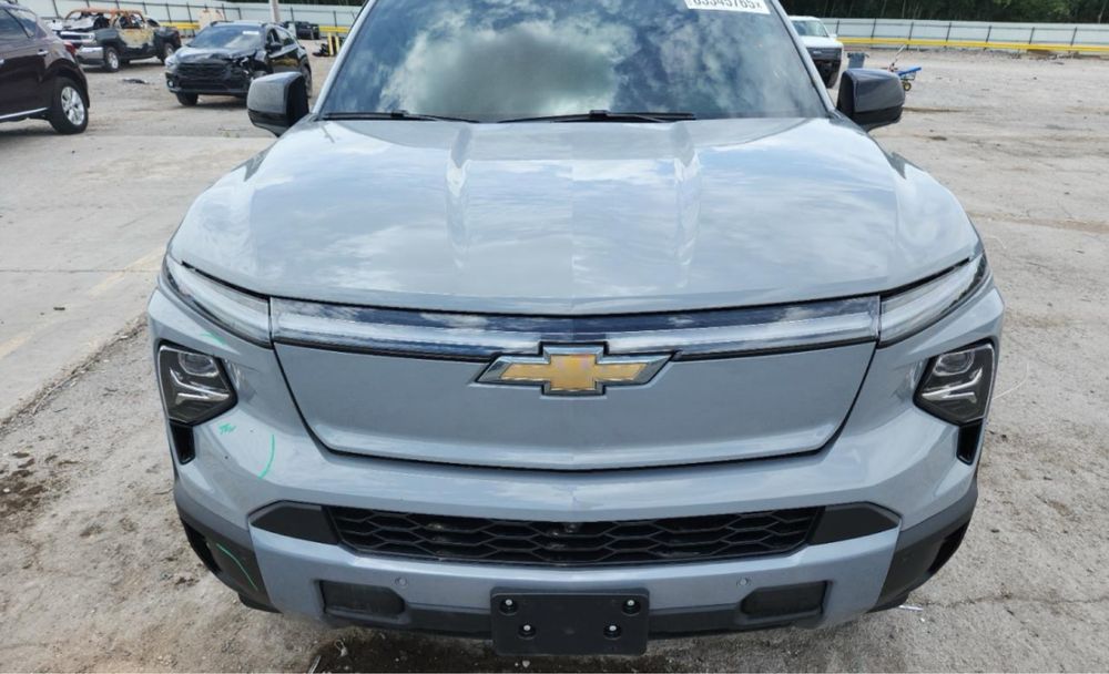 Chevrolet Silverado EV RST бампер